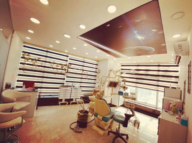 من داخل العياده 1 768x573